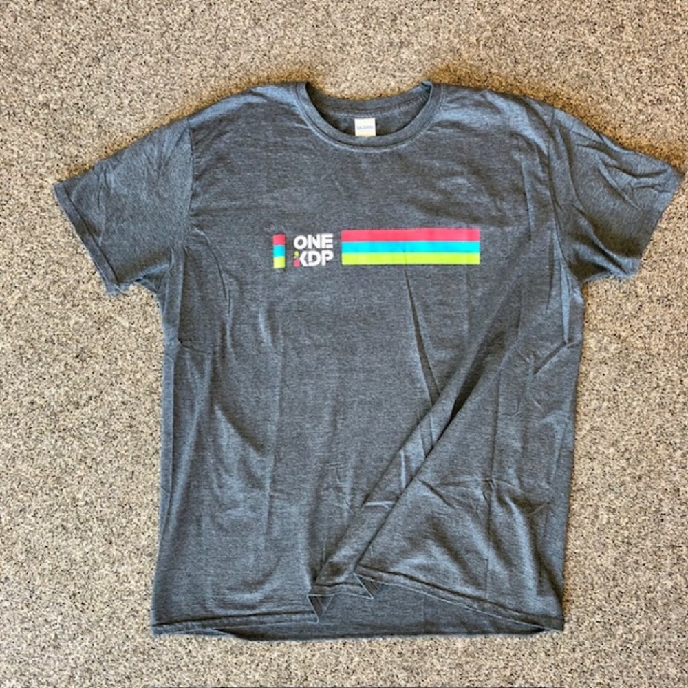 men's Gildan short sleeve T-shirt size XL
